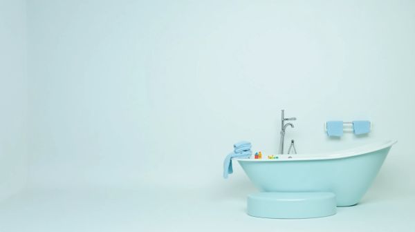 Comment choisir une baignoire sur pied sécurisée pour bébé
